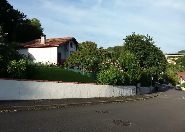 3 Allée De L'orée Du *