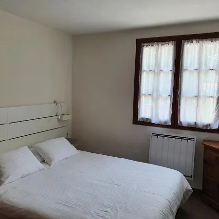 Appartement 3 Allée De L'orée Du *