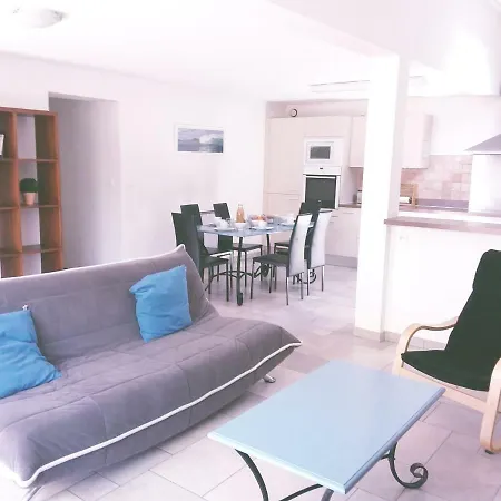 Appartement 3 Allée De L'orée Du *